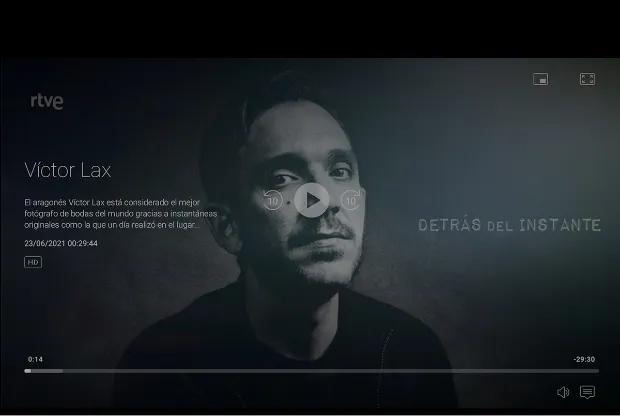 Behind the moment: Víctor Lax